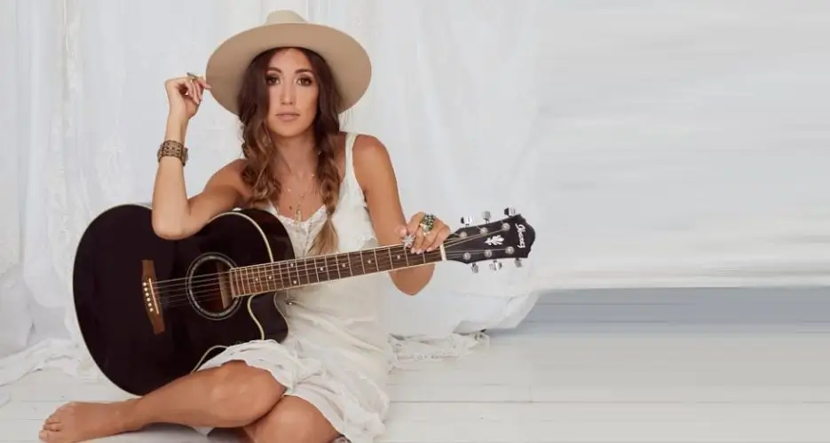 What Does Harleymoon Kemp Do for a Living